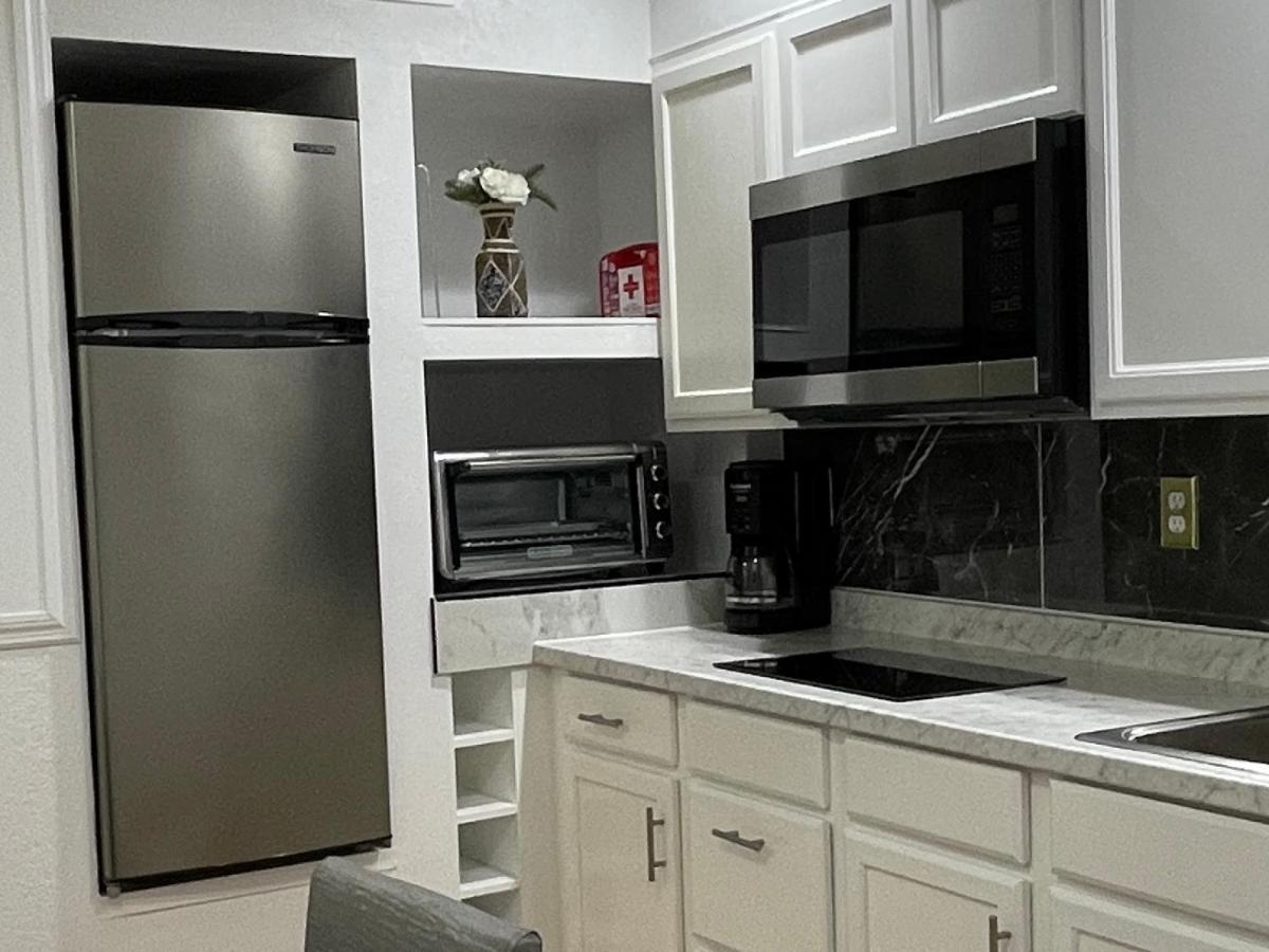 2 Bedroom Apartment Auburndale Exterior photo